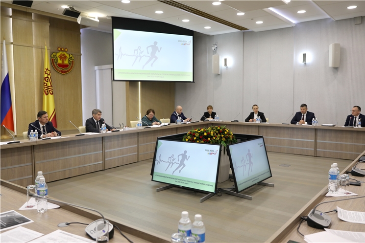 Олег Николаев дал высокую оценку стратегии развития физической культуры и спорта в регионе на ближайшие пять лет