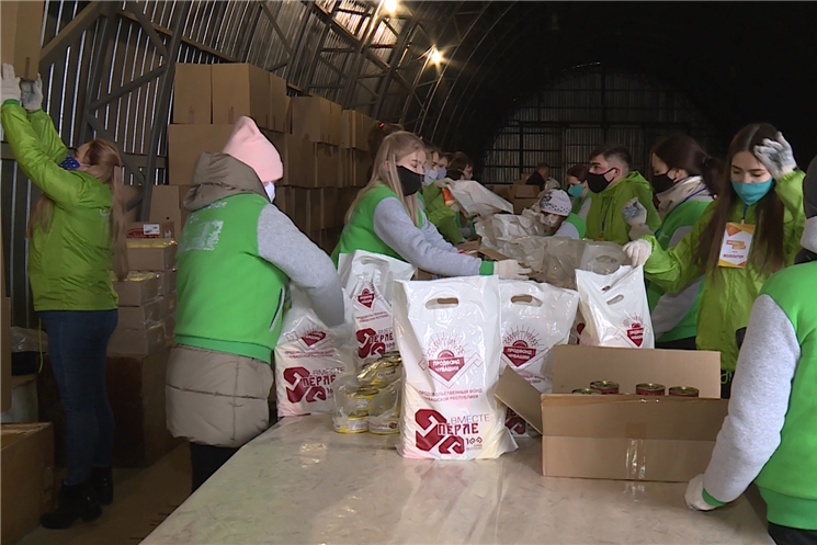 В Продовольственном фонде отгрузили очередную партию продуктовых наборов для инвалидов I-II группы. Врио Главы Чувашии Олег Николаев лично проследил за этим