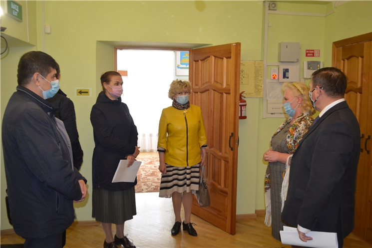 Министр Роза Лизакова проинспектировала ход ремонтных работ в учреждениях культуры Мариинско-Посадского района