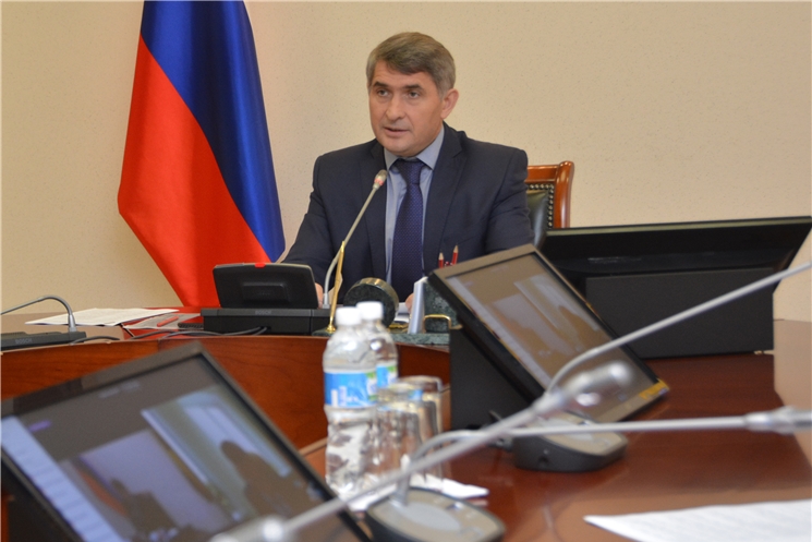 Олег Николаев поручил провести ревизию мер поддержки материнства и детства