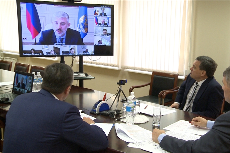 Олег Николаев в режиме видео-конференц-связи обсудил вопросы дорожной отрасли с министром транспорта России Евгением Дитрихом