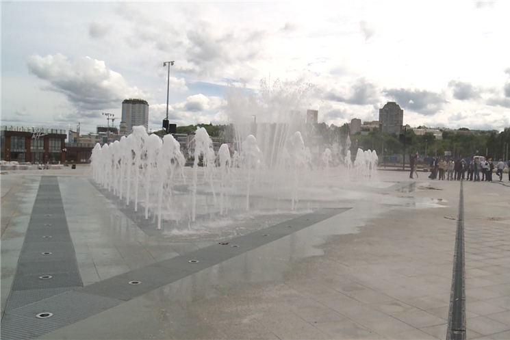 Олег Николаев проинспектировал ход реконструкции Красной площади г. Чебоксары