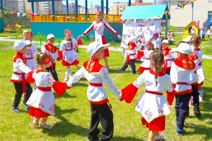 Карусель чувашской культуры: в столичных детских садах проходят народные гулянья