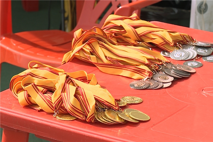 На старт. В минувшие выходные на стадионе «Олимпийский» разыграли призы легкоатлетический эстафеты газеты «Советская Чувашия»