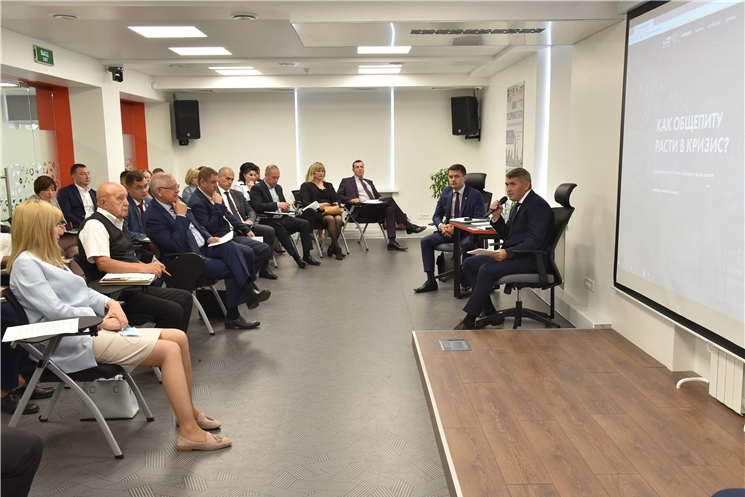 Олег Николаев обсудил с представителями сферы торговли и общепита их объединение в ассоциацию и цифровое продвижение
