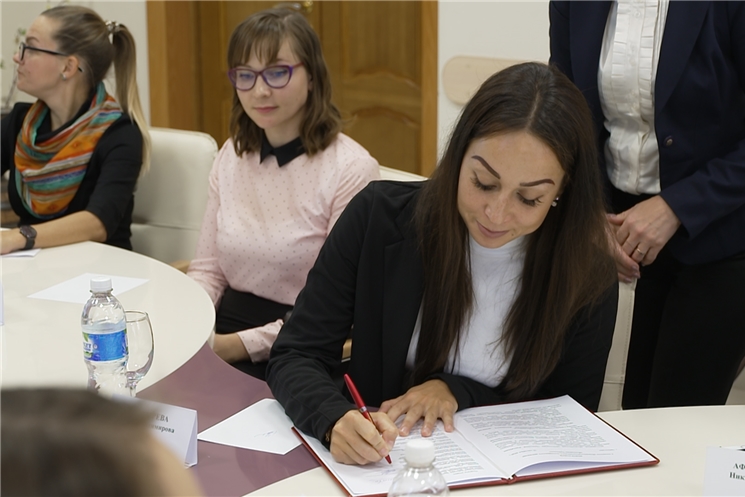 Врио Главы Чувашии Олег Николаев встретился с представителями молодежных движений