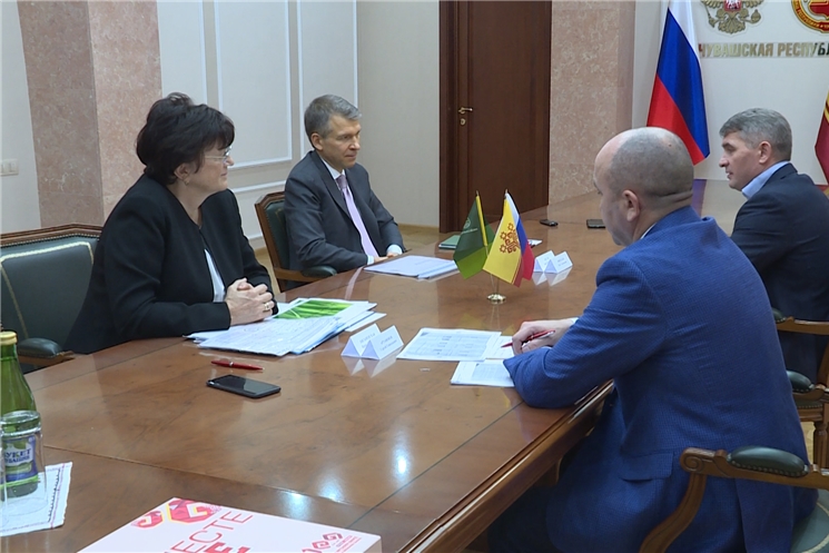 Глава региона Олег Николаев и председатель Правления АО «Россельхозбанк» Борис Листов обсудили увеличение объемов  переработки сельхозподукции и продвижение ее на новые рынки сбыта.  