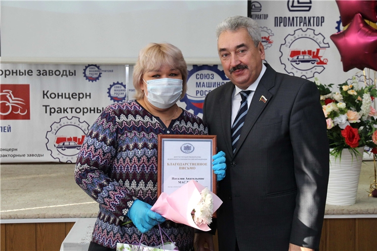 На 45-летие Промтрактора наградили лучших тракторостроителей