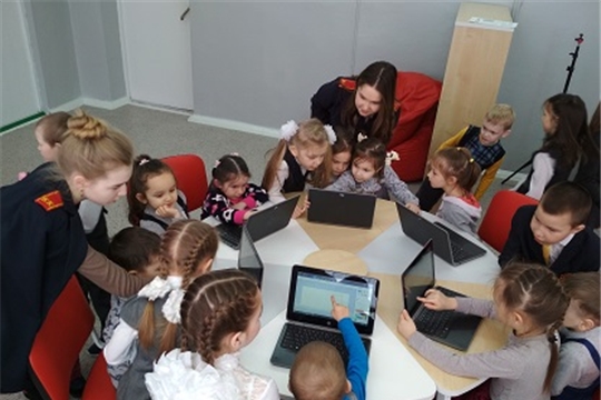 Воспитанники детского сада «Сеспель» побывали в центре образования цифрового и гуманитарного профилей «Точка роста»