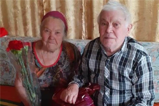 В рамках социально значимого проекта «Вам, родные» участникам ВОВ Мариинско-Посадского района ручены поздравительные открытки и подарочные наборы