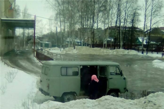 В рамках нацпроекта "Демография" сельчане почтенного возраста проходят диспансеризацию с доставкой в больницу