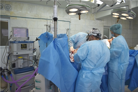 Кардиохирурги Чувашии во время операции применили новую методику остановки сердца