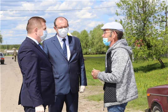 Мужчина, позвонивший на "горячую линию" Минздрава Чувашии по вопросу закрытия больницы, встретился с министром здравоохранения у себя в селе