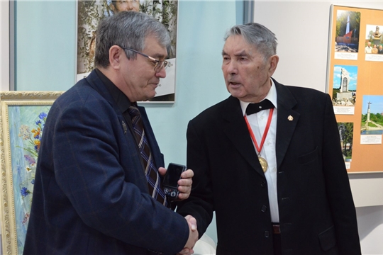 Алексей Трофимов искусствовед 85 ҫул тултарнӑ ятпа Тӗрӗ музейӗнче курав уҫӑлчӗ