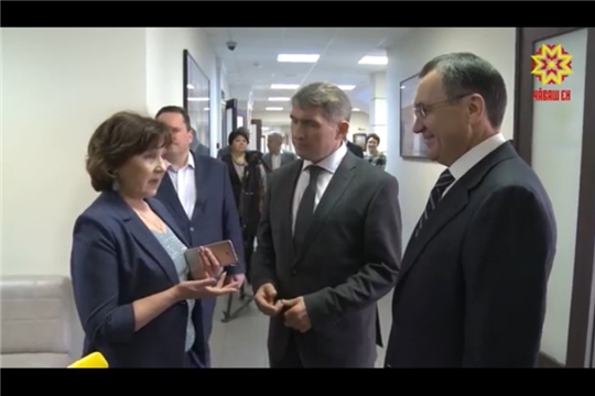 Сенатор Николай Федоров и врио Главы Чувашии Олег Николаев посетили Национальную библиотеку