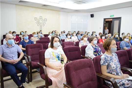 Министр культуры Роза Лизакова встретилась с коллективом Национальной библиотеки Чувашской Республики