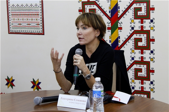 Екатерина Семенова провела творческую встречу со студентами института культуры и искусств