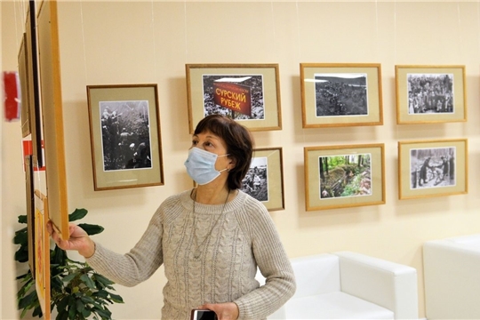 В Доме Дружбы народов открылась фотовыставка о подвиге строителей оборонительных рубежей