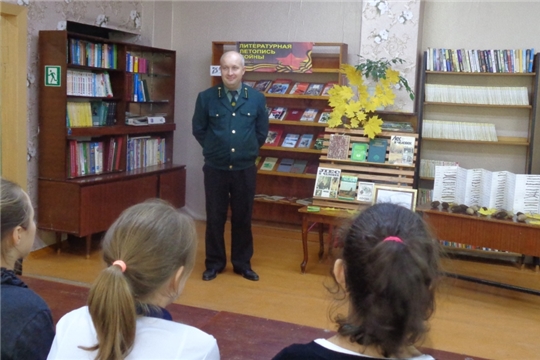 Работник Мариинско–Посадского лесничества провел экологическое занятие для учащихся школы