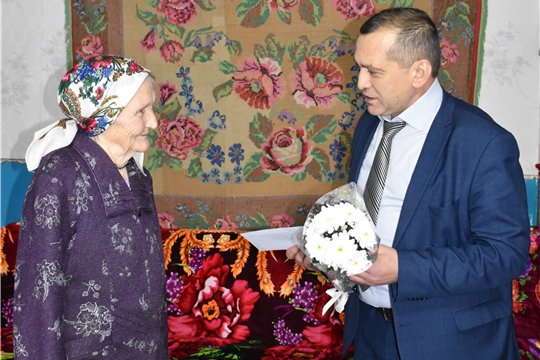 Глава администрации Моргаушского района Р.Н. Тимофеев поздравил М.С. Дмитриеву с 90-летием: «жизнь прекрасна и в 90 лет»