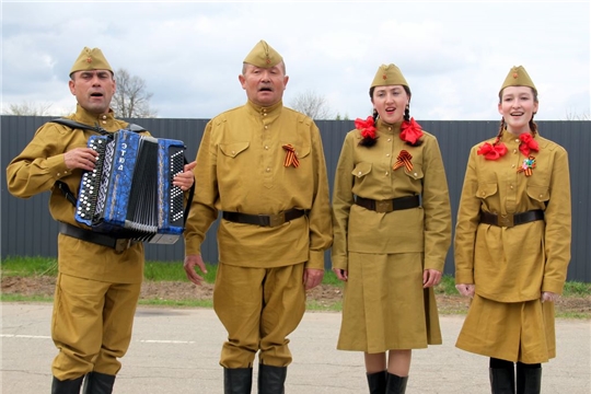 В районе проходит акция «Парад у дома ветерана»: ветеранам дарят песни военных лет