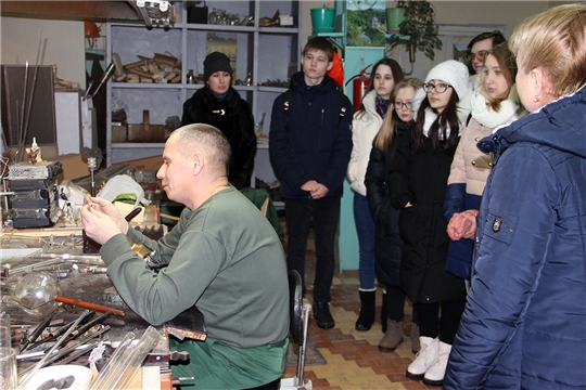 Мастерскую научно-исследовательского центра ПАО «Химпром» посетили студенты НХМТ