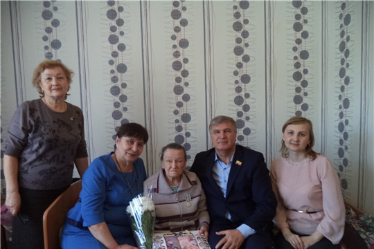 75-летие Победы: в микрорайоне ТОС «Юраковский» продолжается чествование ветеранов Великой Отечественной и тружеников тыла