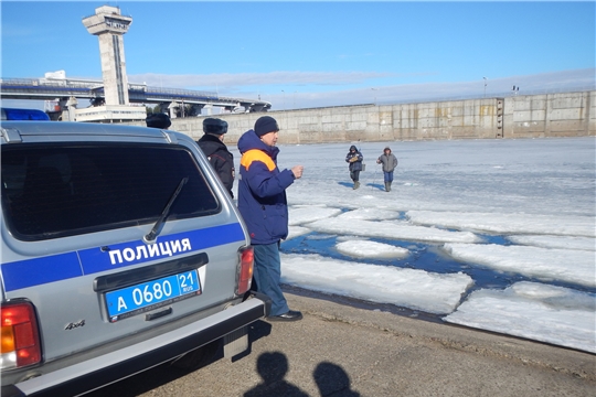 Сотрудники инспекторского участка Центра ГИМС и спасатели продолжают проводить рейды на Волге