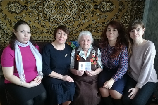 В ТОСе «Ельниковский» продолжается вручение юбилейных медалей
