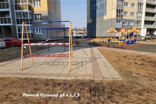 Работа по ограждению спортивных и детских комплексов в Новочебоксарске ведется ежедневно