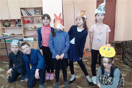 Работа театрального кружка «Зазеркалье»