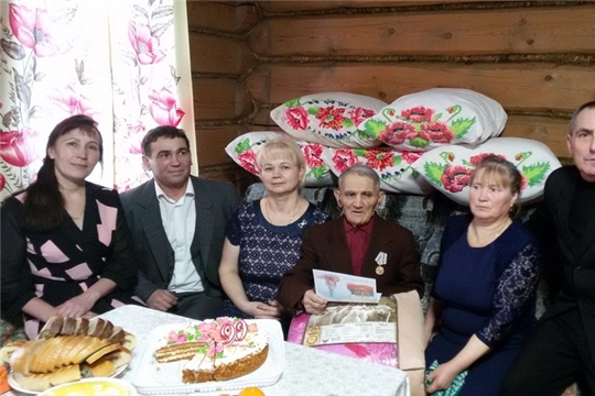 Год памяти и славы: ветерана поздравили с 90-летием и вручили юбилейную медаль