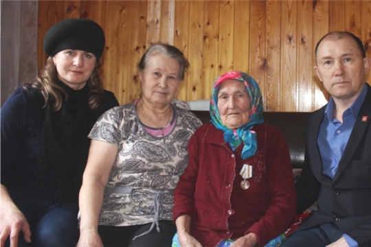 Вручение юбилейных медалей «75 лет Победы в Великой Отечественной войне 1941–1945 годов» в деревне Избахтино