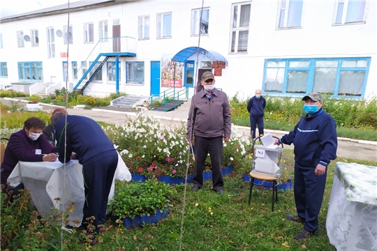 Получатели социальных услуг отделений стационарного обслуживания БУ «Яльчикский ЦСОН» Минтруда Чувашии приняли участие в выборах