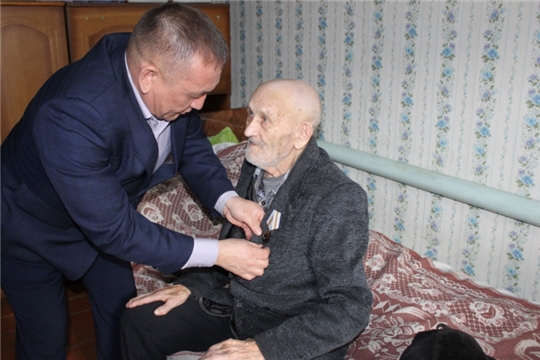 Вручение юбилейных медалей