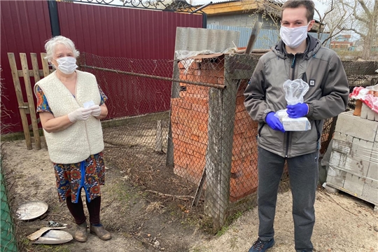 Жители старшего поколения активно пользуются помощью добровольцев волонтерского штаба Цивильского района