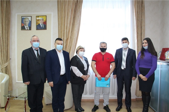 Вручение ключей от новых квартир переселенцам из аварийного жилья