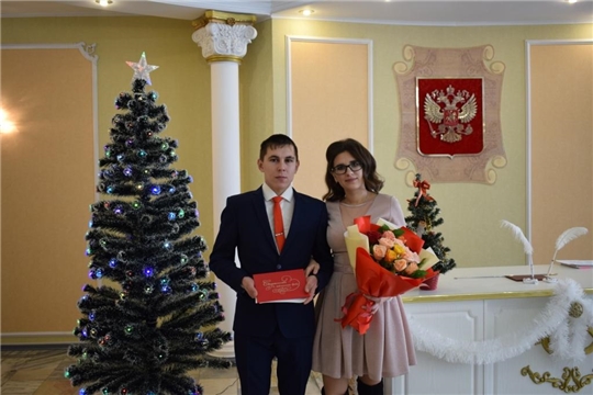 В завершение сезона бракосочетания 2020 года звуки Мендельсона прозвучали для двух супружеских пар