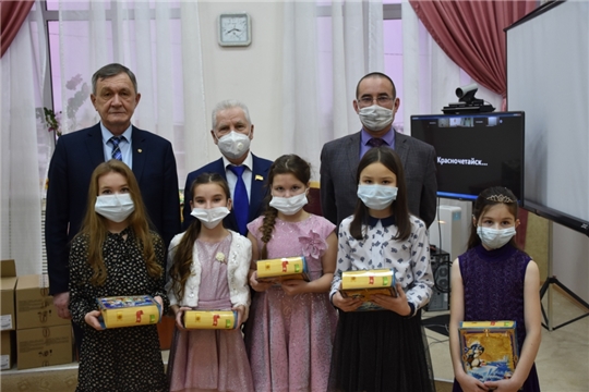 Сладости от депутатов