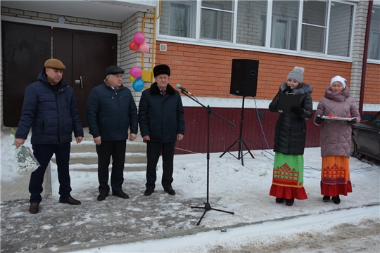 Вручение ключей от нового жилья детям, оставшимся без попечения родителей