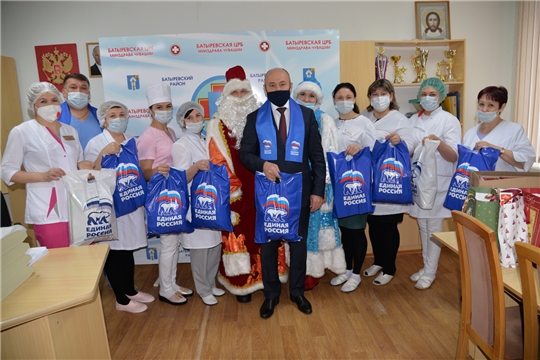 В Батыревскую ЦРБ доставлены подарки в рамках благотворительных акций