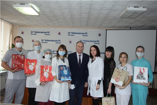 Детям медицинских работников Чебоксарской районной больницы вручили подарки