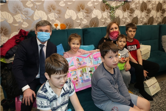 Министр Александр Героев исполнил новогоднее желание 4-летней Киры