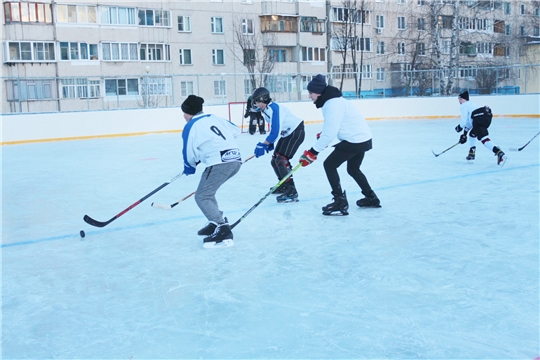 Зимний вид спорта: в столичных школах заработали катки