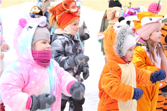 В детских садах города Чебоксары стартовал новогодний костюмированный фестиваль-шествие