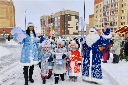 В дошкольных учреждениях столицы продолжается яркое новогоднее костюмированное фестиваль-шествие
