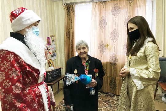 Столичные школьники поздравляют ветеранов