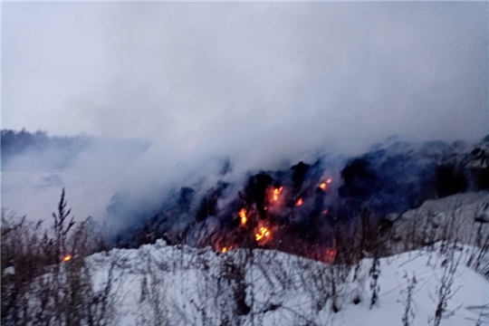 Возгорание на полигоне ТБО в Цивильском районе под контролем