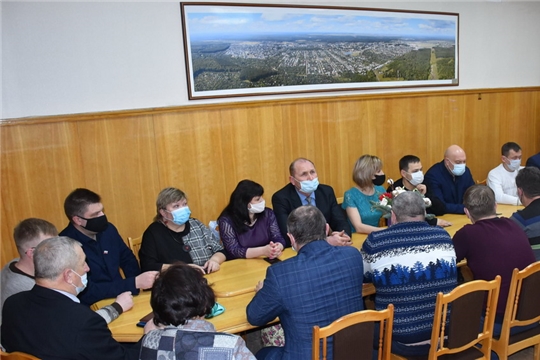 Глава администрации Валерий Шигашев поздравил депутатов Собрания депутатов с наступающим Новым годом, поблагодарив за эффективную работу