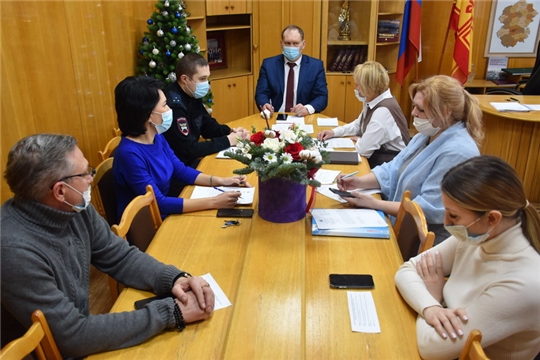 Глава администрации Валерий Шигашев провел итоговое заседание межведомственной комиссии по повышению безопасности дорожного движения в городе Шумерля